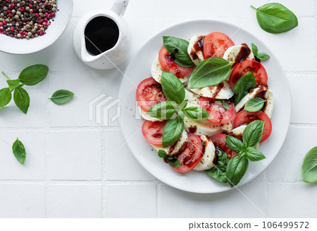 Caprese salad with tomatoes, mozzarella and basil. 106499572