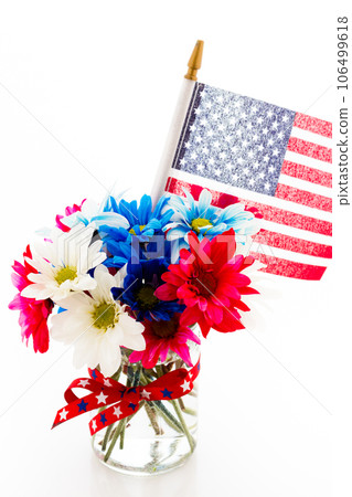 Patriotic holiday bouques with daisies for July 4th. 106499618
