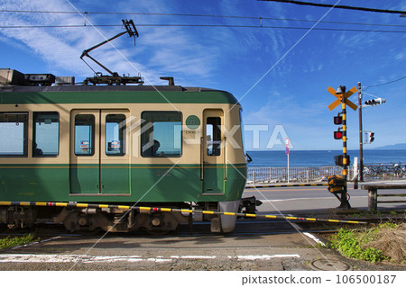 [鎌倉市] 沿著七里濱海岸奔跑的江之電 106500187