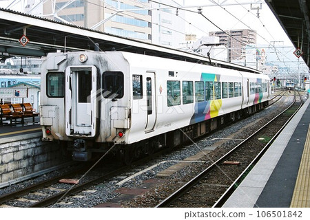 E257 series train being replaced in Matsumoto (Kumoha E257) E257 series train being replaced in Matsumoto (Kumoha E257) 106501842