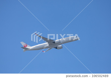 Passenger aircraft, JAL, Airbus, A350 that took off from Haneda Airport 106502489