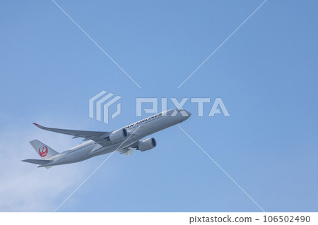 Passenger aircraft, JAL, Airbus, A350 that took off from Haneda Airport 106502490