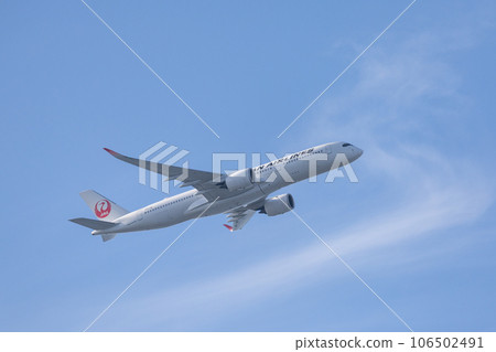 Passenger aircraft, JAL, Airbus, A350 that took off from Haneda Airport 106502491
