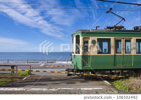 [Kamakura City] Enoden running along the Shichirihama coast 106502492