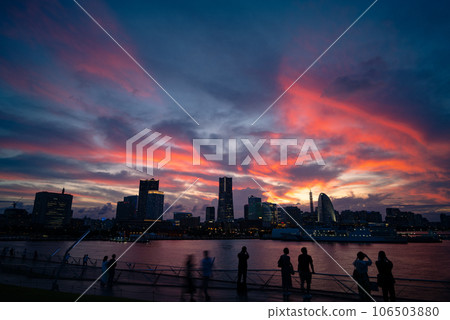 Kanto tourist spot Yokohama Minato Mirai sunset view 106503880