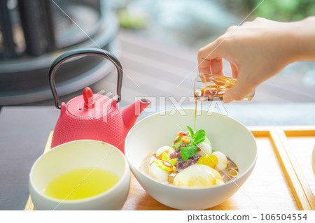 Japanese confectionery and green tea Japanese confectionery and green tea 106504554