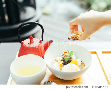 Japanese confectionery and green tea Japanese confectionery and green tea 106504555