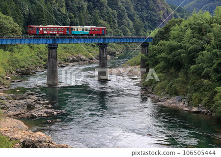 Summer Nagara River and Nagara River Railway Summer Nagara River and Nagara River Railway 106505444