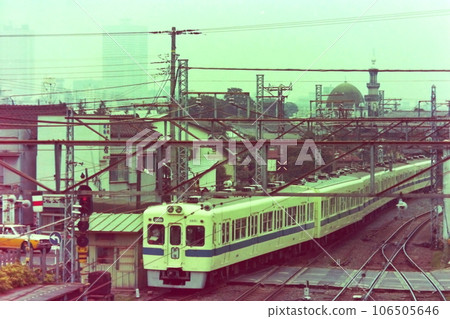 1976年9月4日,千代田線開通前,2600系2862等從地面小田急東北澤站出發 1976年9月4日,千代田線開通前,2600系2862等從地面小田急東北澤站出發 106505646