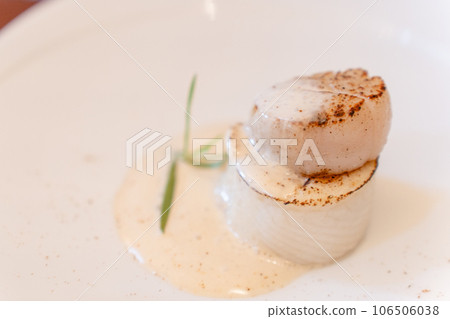 Charred flatfish and scallop meuniere 106506038