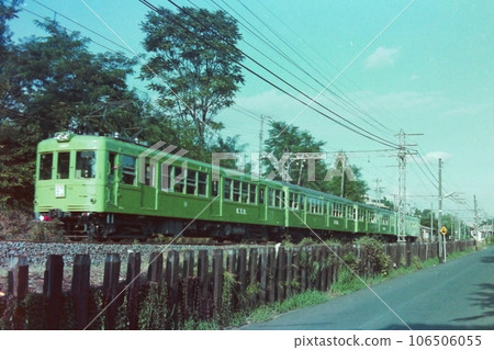 京王 1800 型和其他帶有“KTR”標記的 4 節車廂列車，駒場東大前池野，1973 年 8 月 13 日 106506055