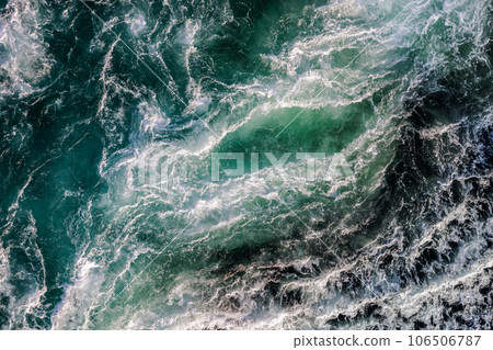 Blue waves of water of the river and the sea meet each other during high tide and low tide. 106506787