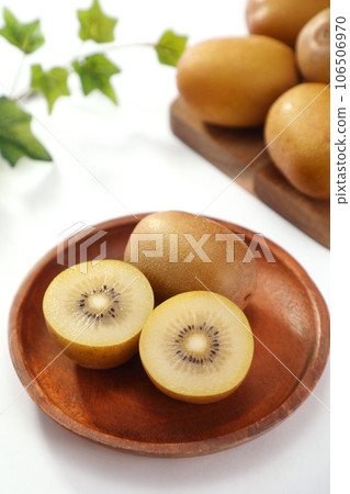 gold kiwi 106506970
