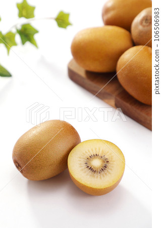 gold kiwi 106506983