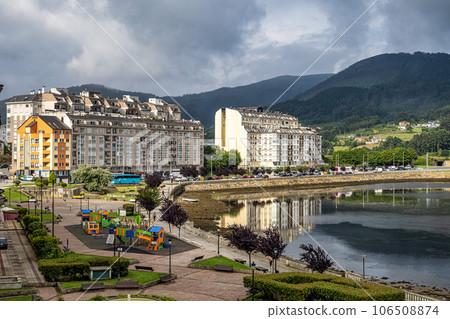 Panoramic view of Viveiro with river and dwelling houses. Lugo, Galicia, Spain 106508874