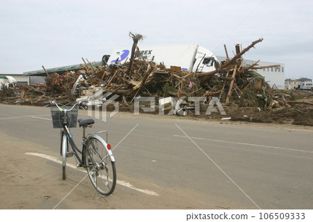 11 days after the Great East Japan Earthquake Iwanuma City, Miyagi Prefecture 106509333