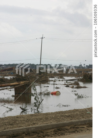 東日本大地震11天后,宮城縣岩沼市 東日本大地震11天后,宮城縣岩沼市 106509336