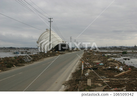 11 days after the Great East Japan Earthquake Iwanuma City, Miyagi Prefecture 106509342