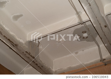 Flooding rainwater, causing damage, peeling paint and mildew. 106510043