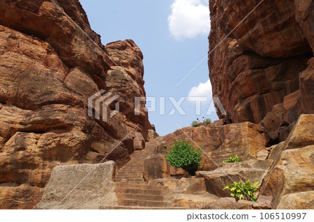 印度巴達米石窟寺 106510997