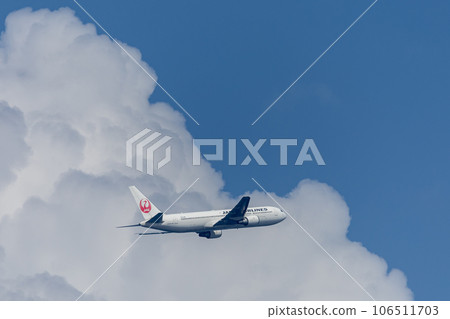 從羽田機場起飛的客機、JAL、波音 767、日本航空 106511703