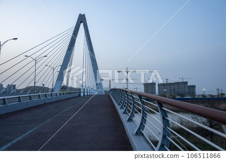 Bicycle path along Yeongsangang River 106511866