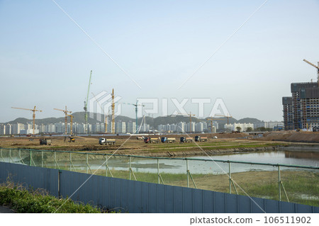 Bicycle path along Yeongsangang River 106511902
