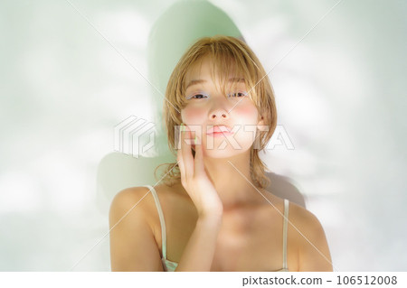 透明美女形象 106512008