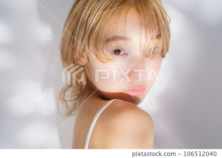 透明美女形象 106512040