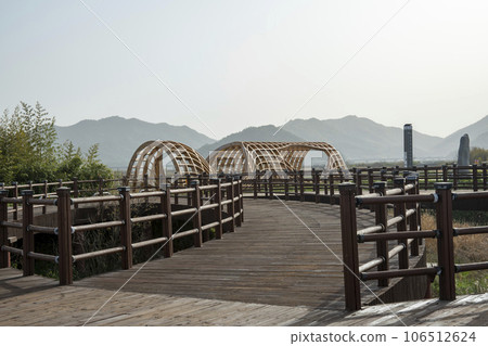 Bicycle path along Yeongsangang River 106512624