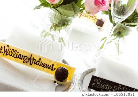 Personolized guest chocolate name plate for the wedding. Personolized guest chocolate name plate for the wedding. 106513051