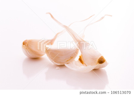 Organic garlic from the local Farmers Market. 106513070