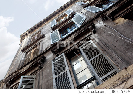 This building needs a major renovation This building needs a major renovation 106515799