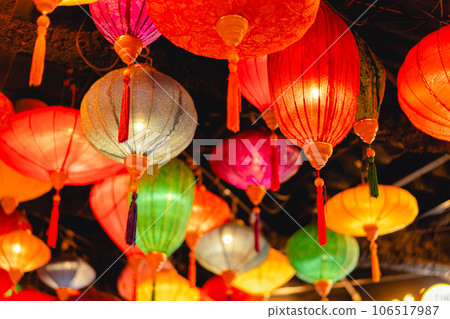 chinese style lantern 106517987