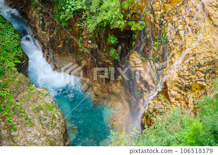 Kawaura Valley with beautiful emerald green water surface and silk waterfall (Seki City, Gifu Prefecture) Kawaura Valley with beautiful emerald green water surface and silk waterfall (Seki City, Gifu Prefecture) 106518379