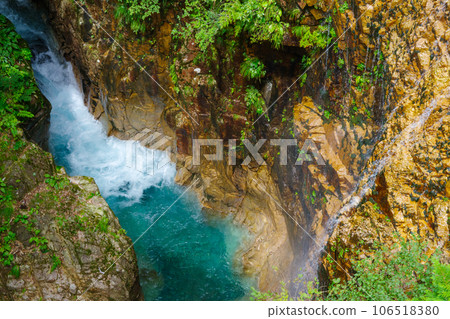 Kawaura Valley with beautiful emerald green water surface and silk waterfall (Seki City, Gifu Prefecture) Kawaura Valley with beautiful emerald green water surface and silk waterfall (Seki City, Gifu Prefecture) 106518380