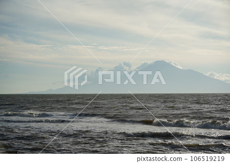 從濱湯原始花園看到的利尻富士 106519219