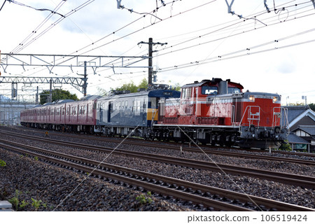 DD51 + Kumoya 145 + 415 Series 800 Discarded Vehicle Distribution Train Running on the Tokaido Line DD51 + Kumoya 145 + 415 Series 800 Discarded Vehicle Distribution Train Running on the Tokaido Line 106519424