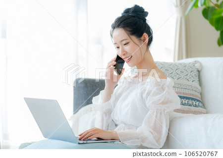 拜訪智能手機的一位小姐 106520767