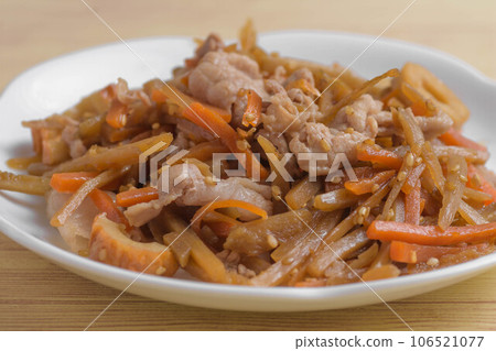 Stir-fried pork and kinpira 106521077