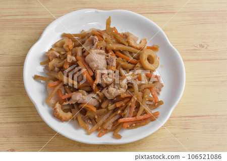 Stir-fried pork and kinpira 106521086