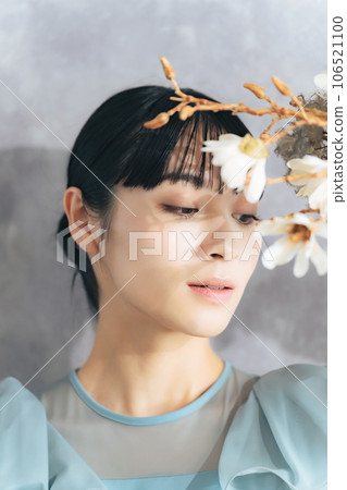 有花的女人肖像 有花的女人肖像 106521100