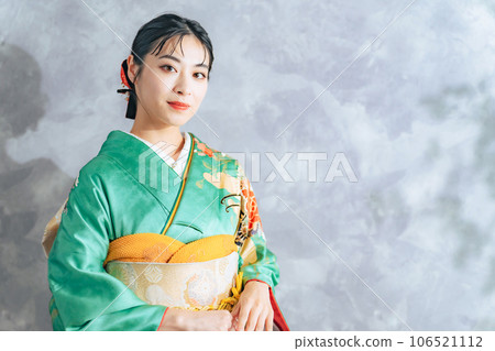 Portrait of a woman wearing furisode 106521112