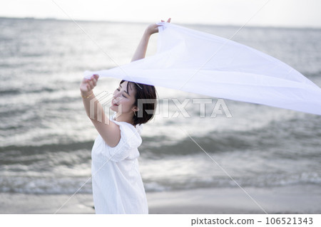 海和女人肖像 106521343