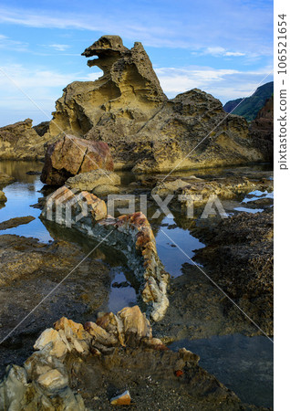 Godzilla Rock at Shiosezaki bathed in the morning sun, Oga Peninsula, Akita Prefecture 106521654