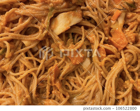 Spaghetti Neapolitan with tuna and king mushrooms 106522800