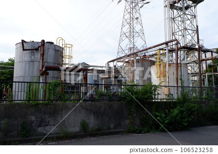 工廠內的儲罐 106523258
