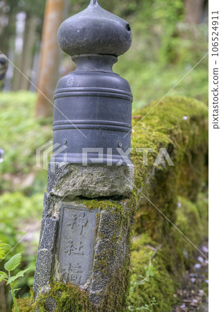 An imitation jewel on an old stone bridge in the mountains 106524911