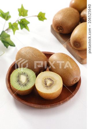 Kiwi fruit Kiwi fruit 106525640