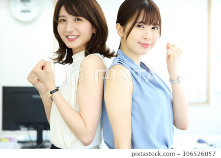 Image of seniors and juniors who can feel motivated Image of seniors and juniors who can feel motivated 106526057